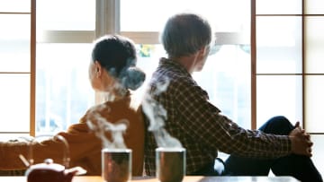 もう耐えられません…夫婦で〈年金月30万円〉70代夫婦、息子に〈毎月5万円の仕送り〉に30年…まさか「老後資金ゼロ」の現実に呆然