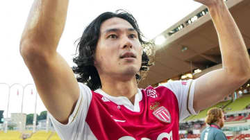 モナコ南野拓実、劇的決勝ゴールで味方にもみくちゃにされる！「チームを救った」と現地称賛