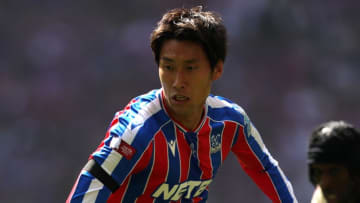 パレス鎌田大地、PK獲得で勝利に貢献！イングランド代表OBは鎌田への危険タックルに苦言「本当に無謀だった」
