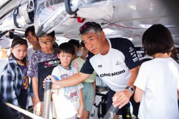 子どもたちが海洋冒険家・白石康次郎さんと防災学習を体験