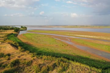 砂漠地帯の環境修復で黄河への砂流入を防止　中国内モンゴル自治区