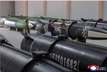 金正恩総書記が新たに操業した重要軍需企業所のミサイル総合生産工程を視察