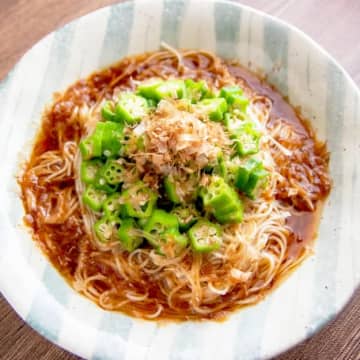 【まだまだそうめん】「さっぱり感がクセになる」「残暑にぴったり」オクラとかつお節の簡単レシピ♪