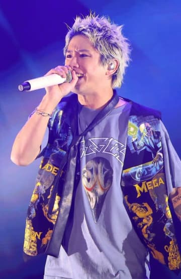 「大丈夫か！！！」ワンオク・TAKA、ライブ中のアクシデントに心配の声「え、こんなに」「今はゆっくり治して」