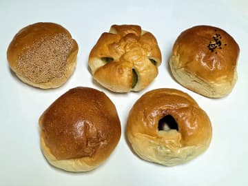 商店街で愛される武蔵小山『こみねべーかりー』の種類豊富なあんぱん〜黒猫スイーツ散歩 あんぱん編4〜