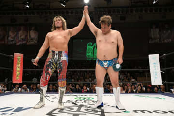 【DDT】棚橋弘至が掟破りの“逆リップロック”で男色ディーノを制す！「今日の試合でまた一つ進化しました」