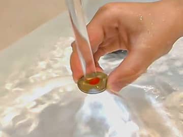 水風船ではありません！ 100円で2時間、大量生産できる『掴める水』の作り方が？