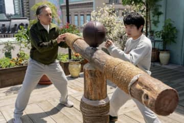 レジェンド2人が弟子を猛特訓！ 『ベスト・キッド』最新作本編映像　シリーズファン胸熱のサプライズ登場も明らかに