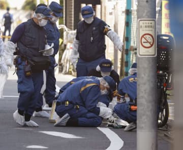 首に傷、40歳女性死亡　30歳男を羽田空港で確保