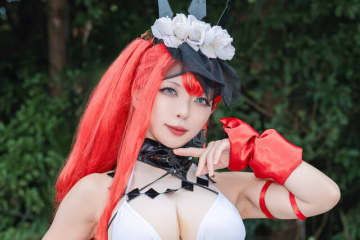 【コスプレ】『FGO』バーヴァン・シーがこだわりの造形と美スタイルを披露！セクシーな振り向きポーズでワンフェス会場を魅了する【写真8枚】