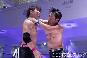 “デスマッチのカリスマ”葛西純の息子・陽向、デビュー戦でHARASHIMAに善戦健闘も玉砕で涙！「1回見た人が忘れないようなワクワクドキドキするようなレスラーになりたい」