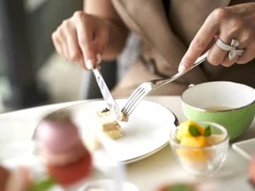 “育ちがいい人”は瞬時にできる！ 食事中にカトラリーを落としてしまったときの「心地よい振る舞い」