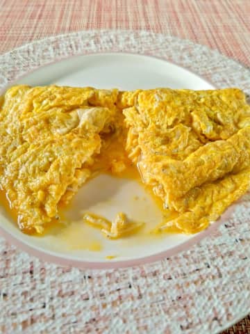 レンジでふんわり♪フライパンでやわらか◎手軽でおいしいオムレツ2種