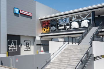 ガンプラをデザインできるバンダイの新工場併設ミュージアムは本日開業。限定グッズの販売も