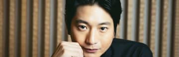 『劇団☆新感線』3度目出演の向井理「“りーくんもすっかり舞台俳優だね”と」“大物”の一言に感じた確かな手応え