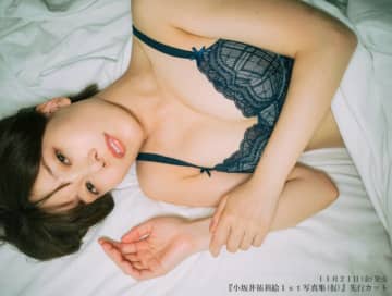 声優・小坂井祐莉絵、色っぽいランジェリー姿を初披露！シンガポールを舞台に新たな魅力が弾ける