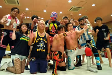 【道頓堀】晴斗希、守屋との対決制す！ 真夏の「ビアガーデンプロレス」最終戦で熱闘
