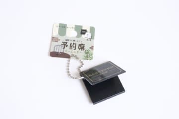 セリアにすごいの売ってた（笑）おもむろに出されたら笑うしかないキーホルダー