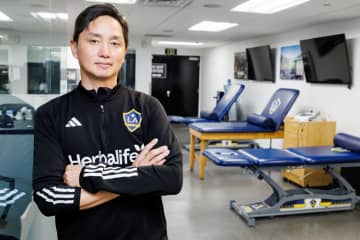 ベッカム、イブラ、吉田麻也…ＬＡギャラクシーで選手治療２０年の「スペシャリスト」、清水俊太氏は自らの手で道を切り開いてきた