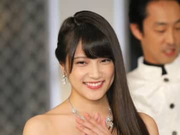入山杏奈、謎形状の「じゃがりこ」を発見！⇒「サッポロポテトのBBQ味みたい」とファン