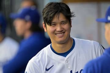 大谷翔平が珍しいネクタイ姿…BOSS新作の“顔”に起用　グレースーツで凛々しい表情