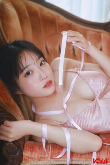 『BOMB Premium』裏表紙個別カット独占公開　第10弾は#ババババンビ・岸みゆ！グラビアスター12人がオールビキニで集結