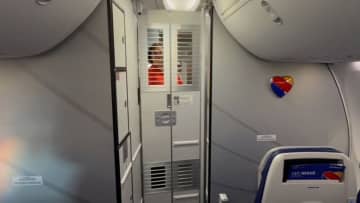 コックピットを守る障壁、米サウスウェスト航空の新型機に導入