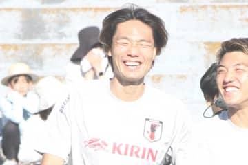 「そういう声はあると思いますけど」リーグレベル低下も…日本代表DFがアヤックス移籍を決めた“理由”