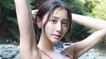 斎藤恭代、国宝級美女の川遊び