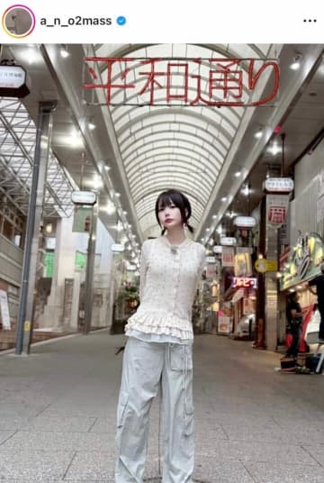 あのちゃん、涼やか浴衣の「服激カワ」ショット　頬に指をあててポージング...かわいさ限界突破