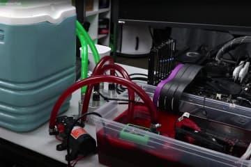 グラフィックカードを自動車のATフルードにドブ漬け、最大16％のオーバークロック実現