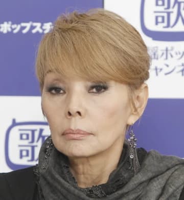 研ナオコ、美川憲一からのプレゼント“ツンツンバッグ”に感激「軽いバッグでかわいいんです」