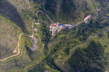 太行山脈の村に広がる秋景色　中国山西省