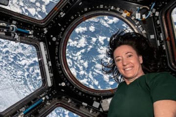 NASA宇宙飛行士のミーガン・マッカーサー氏が引退–クルードラゴンを初めて操縦した女性