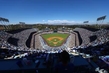「究極の10頭身!?」ドジャース戦の客席にいた五輪金メダリストにネットざわつく！「スタイル抜群」「カッコよすぎ」