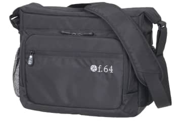 汚れや傷に強い！ 荷物を快適に持ち歩けるスポーティなショルダーバッグ「f.64 SHMPRO」