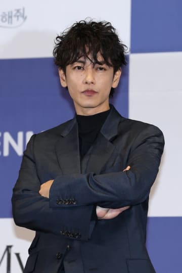 「こんなに見せてくれるなんて…」佐藤健の“自宅初公開”に反響「玄関に住めるーっ！！」「想像のはるか上をいく広さ」