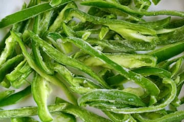 「ピーマン」は切って「冷凍」しておくと便利♪料理の彩りにも◎
