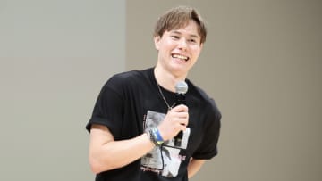 バレーボール男子日本代表・髙橋藍選手　「代表メンバーで付き合うなら？」「スタバで頼むカスタマイズは？」ファンからの質問やSVリーグ裏話まで㊙エピソードを披露