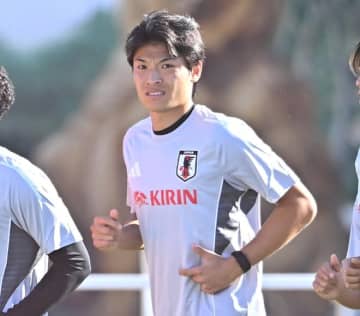 W杯まで１年。昨季ブンデス11発の日本代表FWはなぜ移籍を決断したのか「チームが降格した中で…」【現地発】