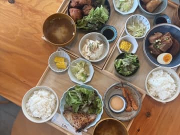 【横浜】彩り豊かな定食と自家製かき氷で満たされるひととき