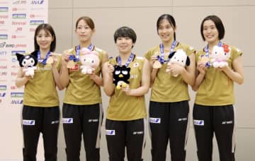 金の山口茜「いいプレー出せた」　世界バド、メダリストが帰国