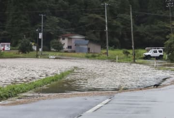 秋田で大雨、住宅浸水　河川氾濫、緊急安全確保も