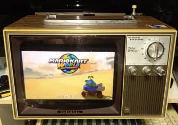昭和のテレビで令和のゲームを！？古いブラウン管テレビがSwitch2と奇跡の融合「白黒表示にしたら面白そう」の声も