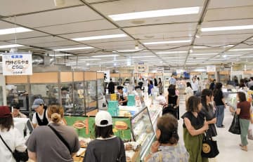 そごう横浜店が40周年で「誕生祭」スタート　第1弾は8日までスイーツ博覧会、全国から50店集結
