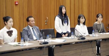 核廃絶求め署名11万筆を提出　高校生平和大使、国連欧州本部で