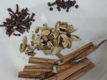 大人も自由研究！眠っていたスパイスでクラフトコーラを作ってみました