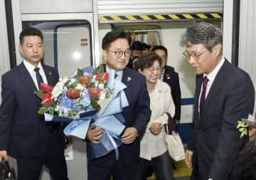 韓国国会議長、北京に到着