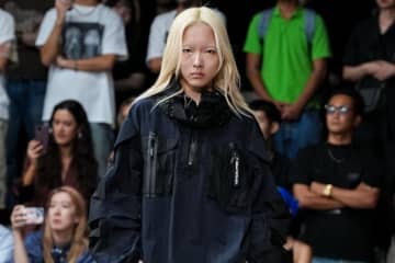 ヨシオクボ 2026年春夏コレクション - ブレイキンとファッションが出会うとき