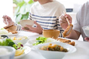 「ご飯ができたよ」を3単語の英語で言うと？
